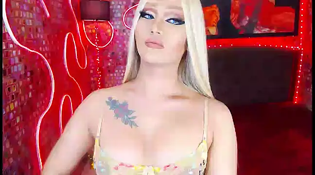 Snapshot of KylieMaxwellCaulfield_TS chatting on March 16, 2025, 2:21 am KylieMaxwellCaulfield TS online show from March 16, 2025, 2:21 am