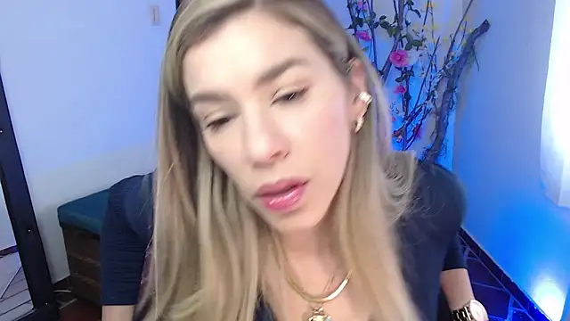 ms sofia x online show from October 27, 2025, 5:25 pm