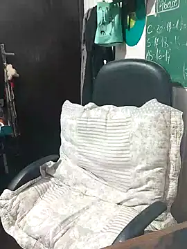 ElfGrey online show from December 28, 2024, 2:22 am