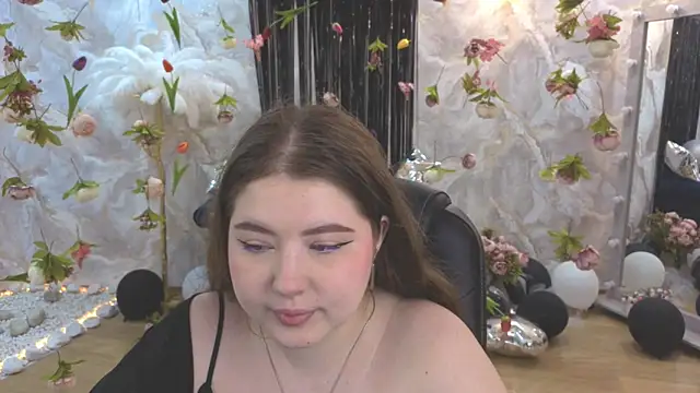 NicoleFoxery online show from July 27, 2026, 3:35 am