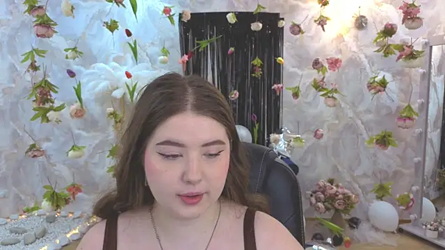 NicoleFoxery online show from August 5, 2026, 3:22 am