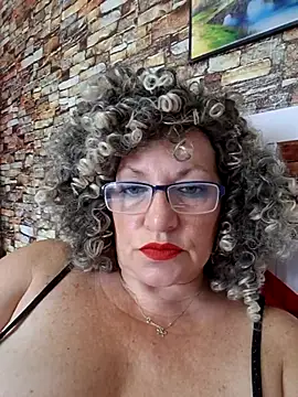 Snapshot of Hot_Azaleea chatting on July 1, 2026, 6:14 am Hot Azaleea online show from July 1, 2026, 6:14 am