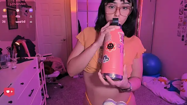 Evie-Luna online show from May 2, 2026, 3:56 am