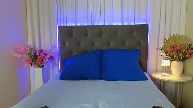 Snapshot of Ariana_Petite chatting on April 30, 2026, 12:17 am Ariana Petite online show from April 30, 2026, 12:17 am