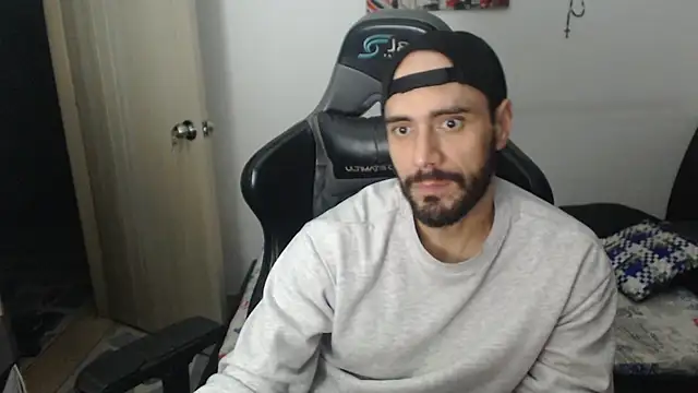 samuelgarcia  online show from November 7, 2025, 8:19 am