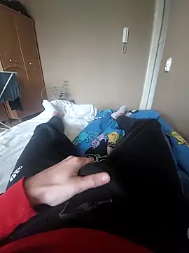 MlodyDres online show from November 2, 2025, 9:47 am