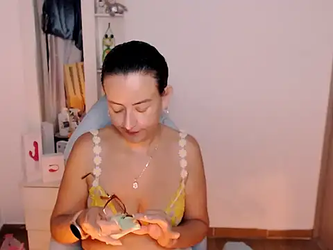 Snapshot of BOREAL_MOON chatting on July 5, 2026, 2:05 am BOREAL MOON online show from July 5, 2026, 2:05 am
