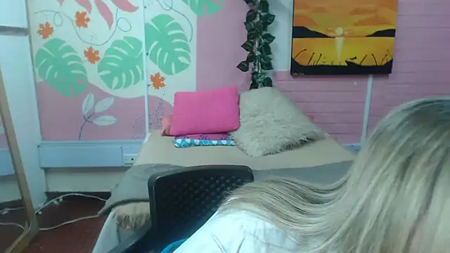 Snapshot of ZAMANTHA chatting on February 23, 2026, 4:40 pm ZAMANTHA online show from February 23, 2026, 4:40 pm