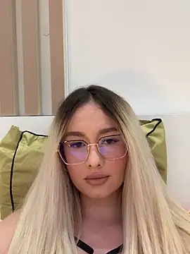 mollyxxx online show from December 5, 2025, 3:05 am