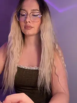 Snapshot of mollyxxx chatting on March 27, 2026, 2:53 am mollyxxx online show from March 27, 2026, 2:53 am