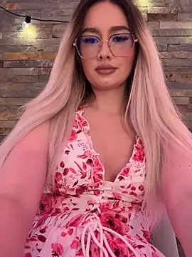 Snapshot of mollyxxx chatting on February 23, 2026, 1:23 pm mollyxxx online show from February 23, 2026, 1:23 pm