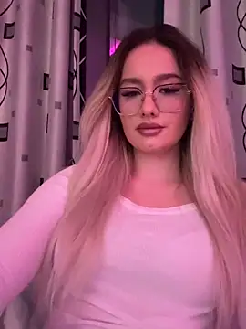 Snapshot of mollyxxx chatting on February 24, 2026, 4:13 am mollyxxx online show from February 24, 2026, 4:13 am