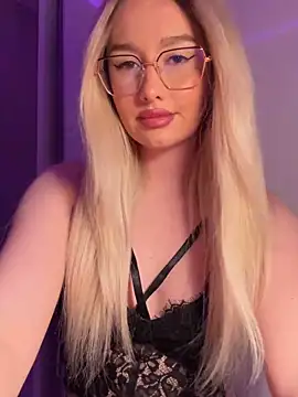 mollyxxx online show from April 28, 2026, 1:48 am
