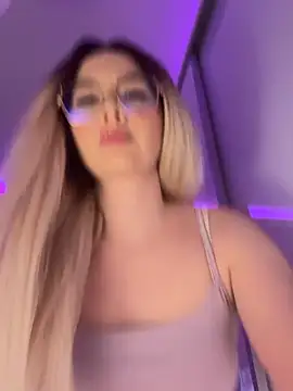 Snapshot of mollyxxx chatting on March 3, 2026, 2:29 am mollyxxx online show from March 3, 2026, 2:29 am