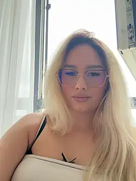 mollyxxx online show from May 9, 2026, 4:16 am