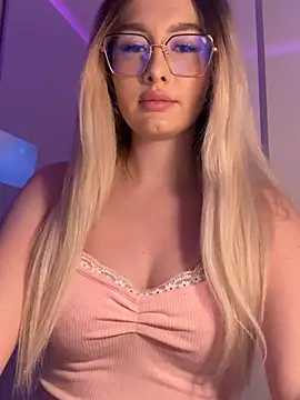 Snapshot of mollyxxx chatting on March 10, 2026, 4:05 am mollyxxx online show from March 10, 2026, 4:05 am