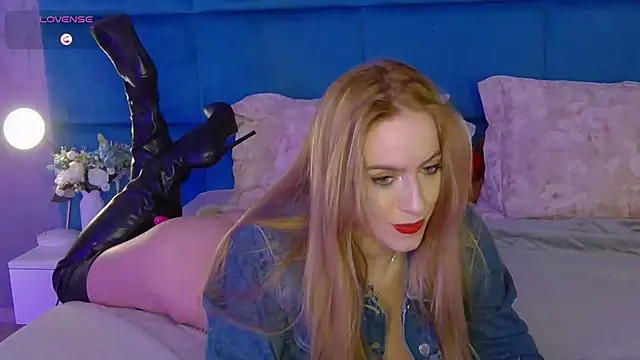 Snapshot of RockQueen_A chatting on March 20, 2025, 5:36 pm RockQueen A online show from March 20, 2025, 5:36 pm