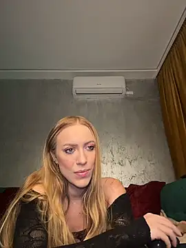 Snapshot of RockQueen_A chatting on December 14, 2025, 4:40 am RockQueen A online show from December 14, 2025, 4:40 am