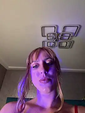 Snapshot of RockQueen_A chatting on July 31, 2026, 3:39 am RockQueen A online show from July 31, 2026, 3:39 am
