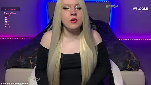 camsmiley online show from May 4, 2026, 8:00 pm