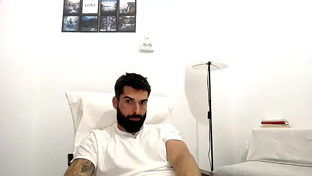 Verycutex online show from October 21, 2025, 5:34 pm