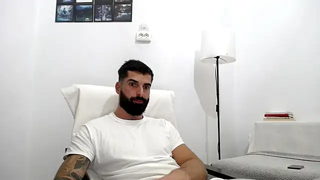 Verycutex online show from October 7, 2025, 3:46 pm