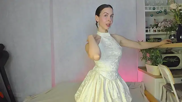 Teresa Hardly online show from November 14, 2025, 8:45 pm