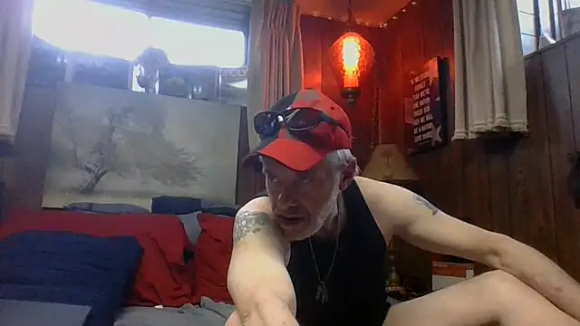 Snapshot of Makowboy chatting on February 21, 2025, 10:37 pm Makowboy online show from February 21, 2025, 10:37 pm
