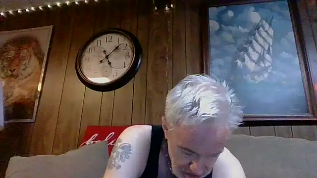 Snapshot of Makowboy chatting on December 14, 2024, 12:11 am Makowboy online show from December 14, 2024, 12:11 am