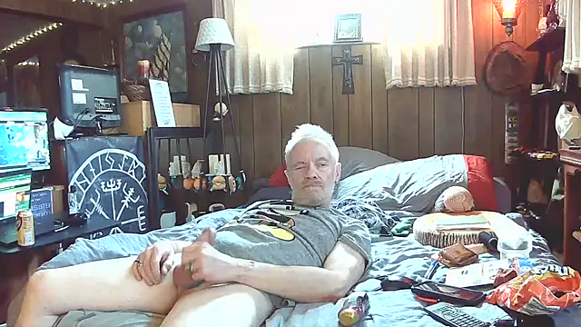 Snapshot of Makowboy chatting on July 13, 2026, 11:26 pm Makowboy online show from July 13, 2026, 11:26 pm