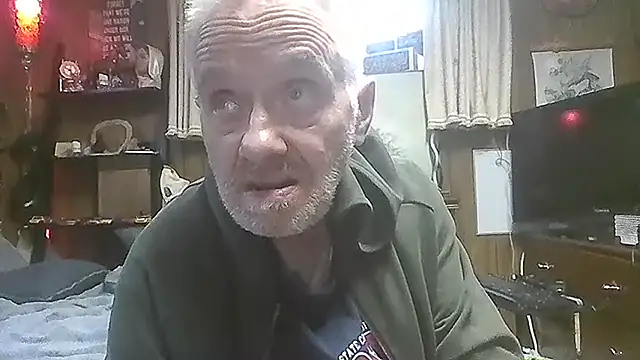 Snapshot of Makowboy chatting on June 28, 2026, 6:47 pm Makowboy online show from June 28, 2026, 6:47 pm