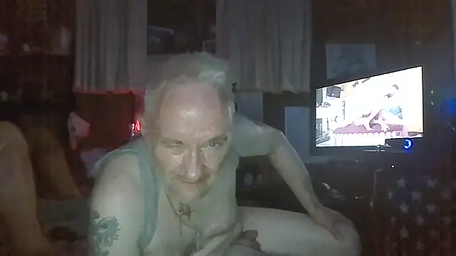 Snapshot of Makowboy chatting on August 1, 2026, 10:46 am Makowboy online show from August 1, 2026, 10:46 am