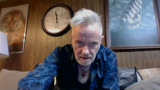 Snapshot of Makowboy chatting on December 25, 2024, 7:02 pm Makowboy online show from December 25, 2024, 7:02 pm