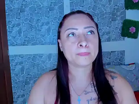 Snapshot of julybravo chatting on November 8, 2025, 10:13 pm julybravo online show from November 8, 2025, 10:13 pm