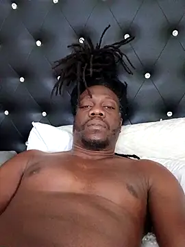 Snapshot of I-Land_Magic chatting on December 15, 2025, 2:45 pm I-Land Magic online show from December 15, 2025, 2:45 pm