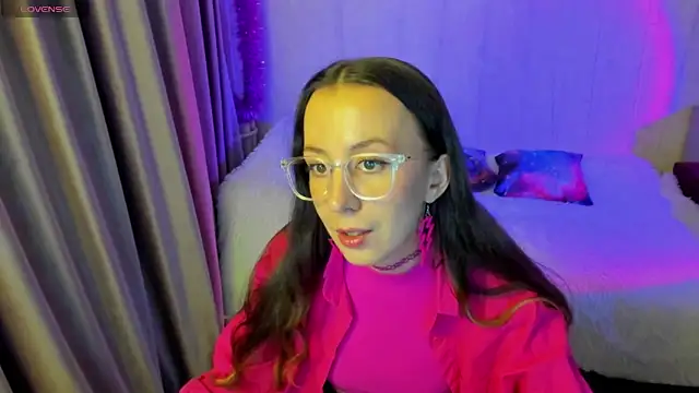 Snapshot of CurlySteph chatting on November 9, 2025, 4:00 pm CurlySteph online show from November 9, 2025, 4:00 pm