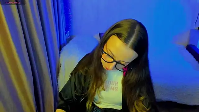 Snapshot of CurlySteph chatting on December 1, 2025, 7:26 pm CurlySteph online show from December 1, 2025, 7:26 pm