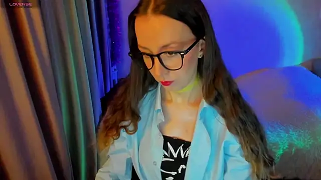 Snapshot of CurlySteph chatting on October 19, 2025, 5:59 pm CurlySteph online show from October 19, 2025, 5:59 pm