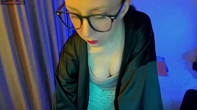 Snapshot of CurlySteph chatting on October 10, 2025, 4:19 pm CurlySteph online show from October 10, 2025, 4:19 pm