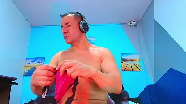 Snapshot of juanses_n_toro chatting on November 3, 2025, 1:04 pm juanses n toro online show from November 3, 2025, 1:04 pm