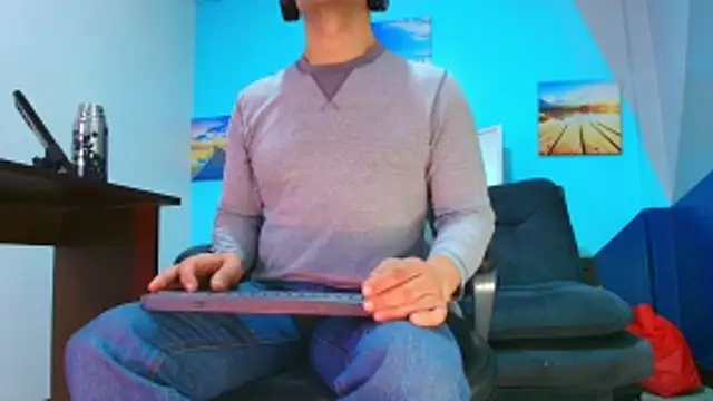 Snapshot of juanses_n_toro chatting on November 14, 2025, 12:42 pm juanses n toro online show from November 14, 2025, 12:42 pm