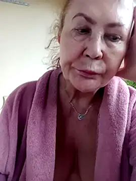 Snapshot of Hottie-Mom chatting on July 23, 2026, 7:32 pm Hottie-Mom online show from July 23, 2026, 7:32 pm