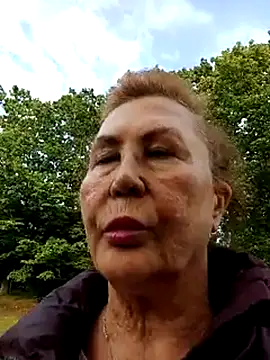 Snapshot of Hottie-Mom chatting on July 28, 2026, 4:39 pm Hottie-Mom online show from July 28, 2026, 4:39 pm