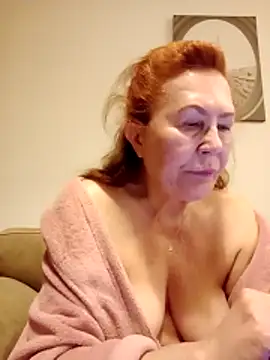 Hottie-Mom online show from April 21, 2026, 8:37 pm
