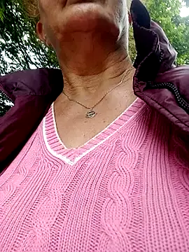 Snapshot of Hottie-Mom chatting on July 20, 2026, 2:08 pm Hottie-Mom online show from July 20, 2026, 2:08 pm
