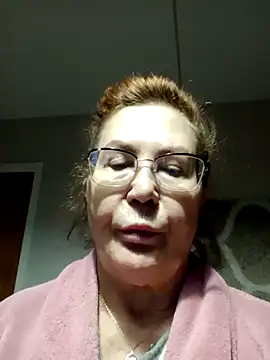 Hottie-Mom online show from December 18, 2025, 9:36 am