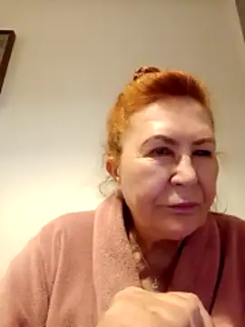 Hottie-Mom online show from April 29, 2026, 6:25 pm