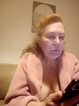 Hottie-Mom online show from April 9, 2026, 8:48 pm