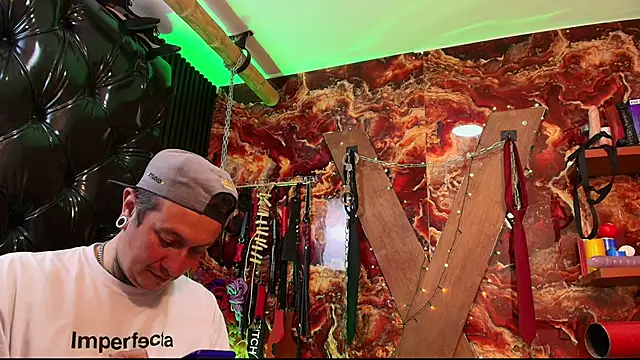 boy n girl online show from March 25, 2026, 9:46 pm