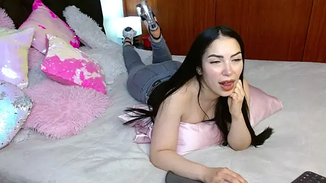 ariana28 online show from January 12, 2026, 10:03 pm